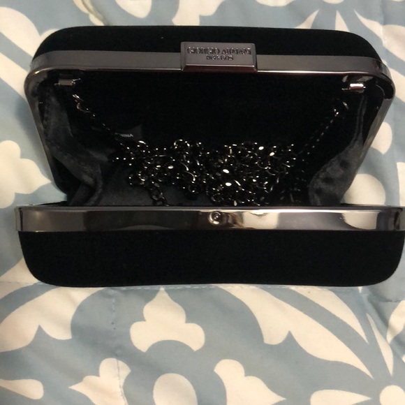 COPY - GIORGIO ARMANI BLACK VELVET CLUTCH WITH METAL LINK - Picture 5 of 8